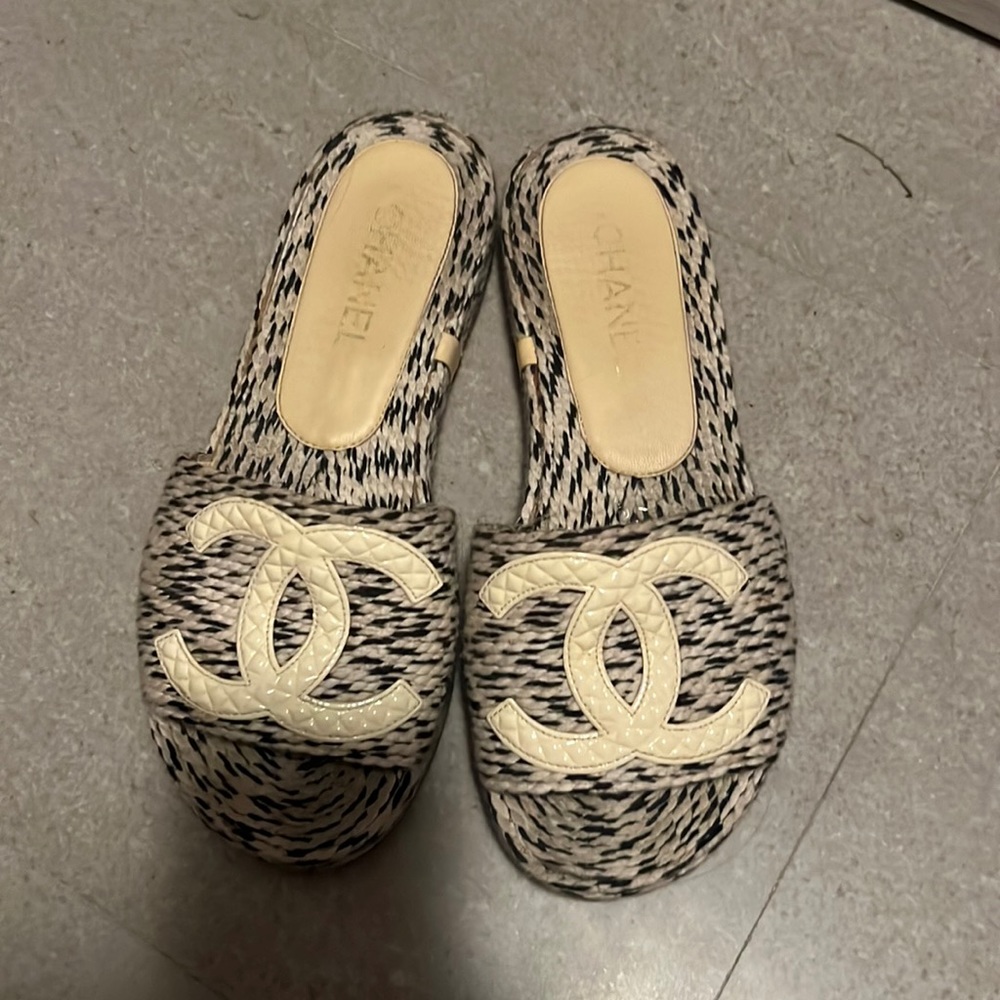 Chanel slide woman